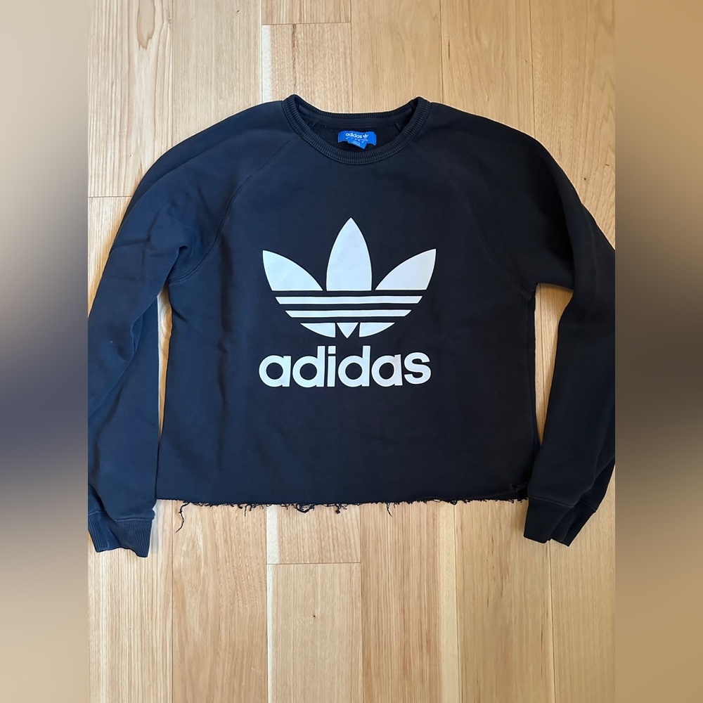 Adidas crop top, crewneck sweatshirt